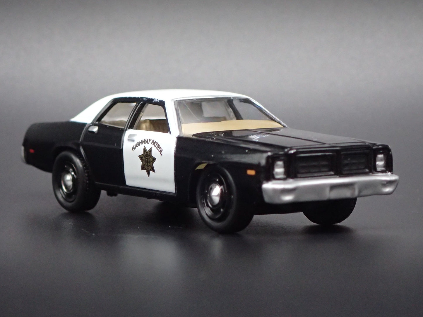 1977 77 DODGE MONACO CHP CALIFORNIA HIGHWAY PATROL 1:64 SCALE DIECAST MODEL CAR