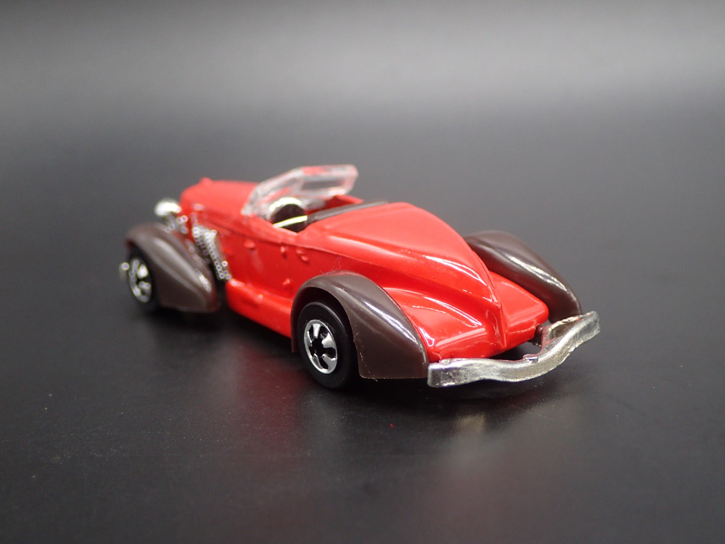 1936 36 AUBURN 852 BOAT TAIL 1:64 SCALE COLLECTIBLE DIORAMA DIECAST MODEL CAR