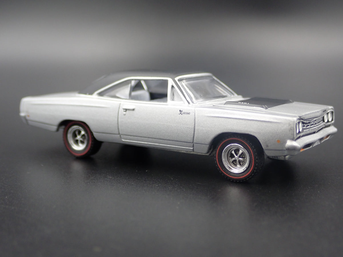 1968 68 PLYMOUTH ROAD RUNNER HEMI RARE 1:64 SCALE DIORAMA DIECAST MODEL CAR-Burning Rubber Toy Company