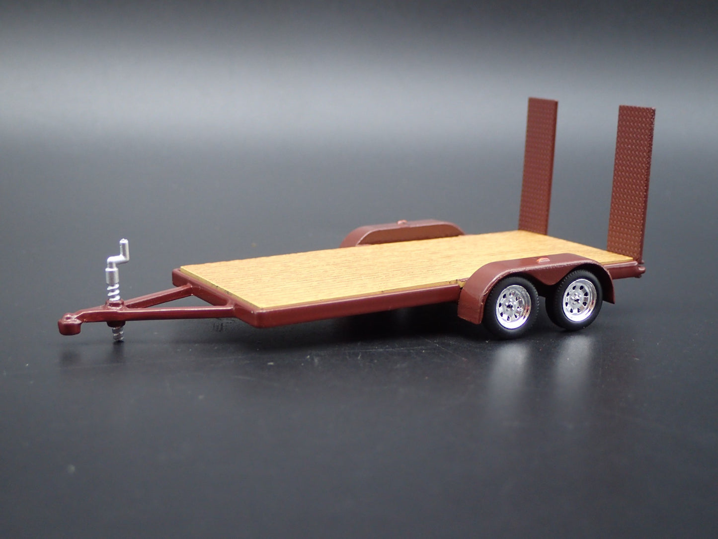 OPEN FLATBED CAR TRAILER w/ LOADING RAMPS BROWN 1:64 SCALE DIORAMA DIECAST MODE