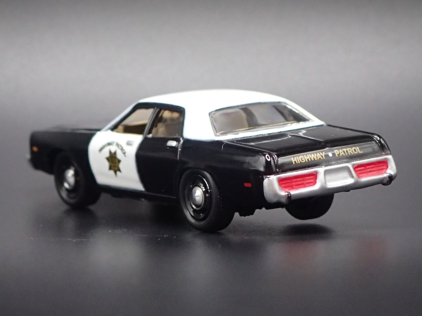 1977 77 DODGE MONACO CHP CALIFORNIA HIGHWAY PATROL 1:64 SCALE DIECAST MODEL CAR