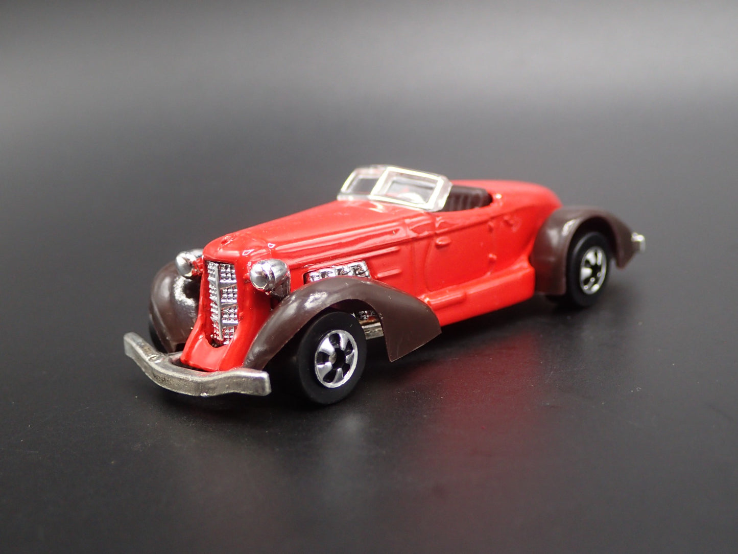 1936 36 AUBURN 852 BOAT TAIL 1:64 SCALE COLLECTIBLE DIORAMA DIECAST MODEL CAR