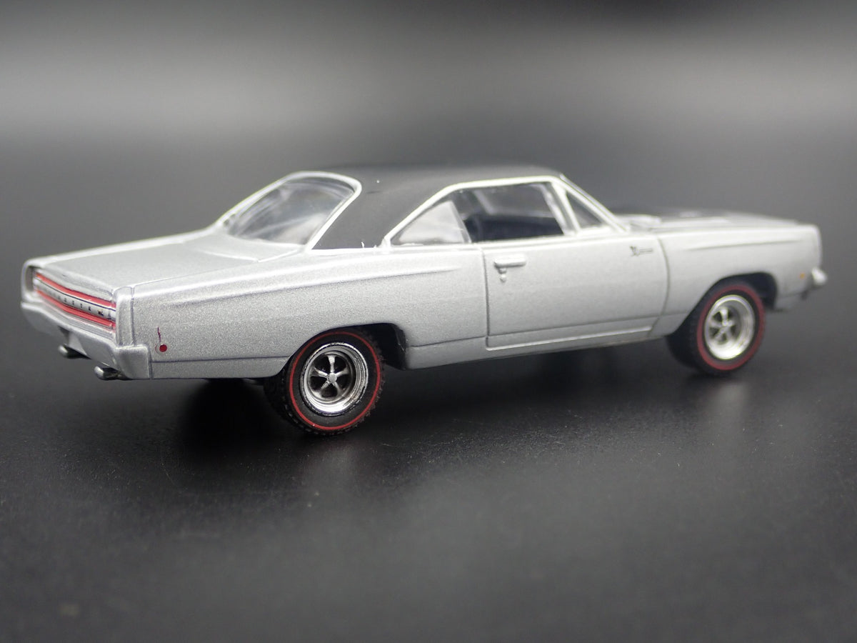1968 68 PLYMOUTH ROAD RUNNER HEMI RARE 1:64 SCALE DIORAMA DIECAST MODEL CAR-Burning Rubber Toy Company