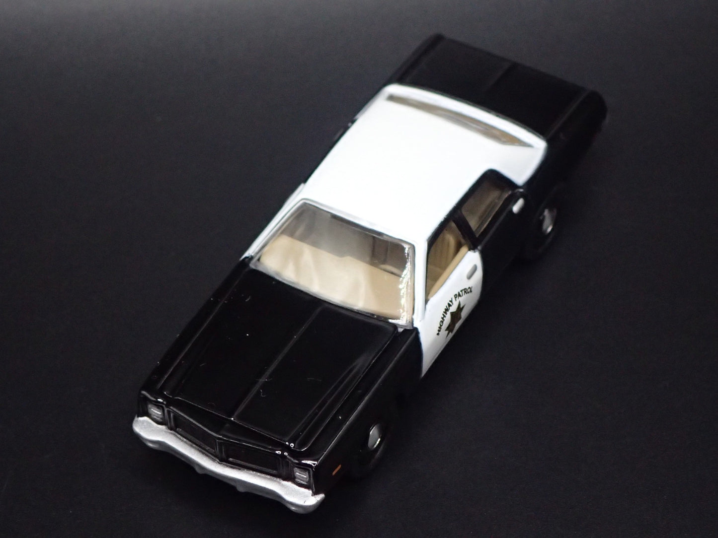 1977 77 DODGE MONACO CHP CALIFORNIA HIGHWAY PATROL 1:64 SCALE DIECAST MODEL CAR