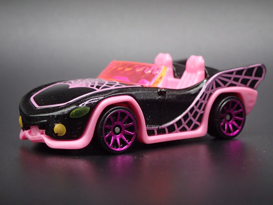 MONSTER HIGH GHOUL MOBILE CONVERTIBLE SPORTS CAR 1:64 HW SCALE DIECAST MODEL CAR