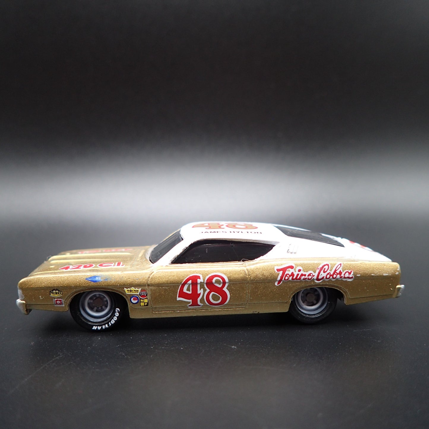 1969 FORD TORINO COBRA VINTAGE NASCAR JAMES HYLTON 1:64 SCALE DIECAST MODEL CAR