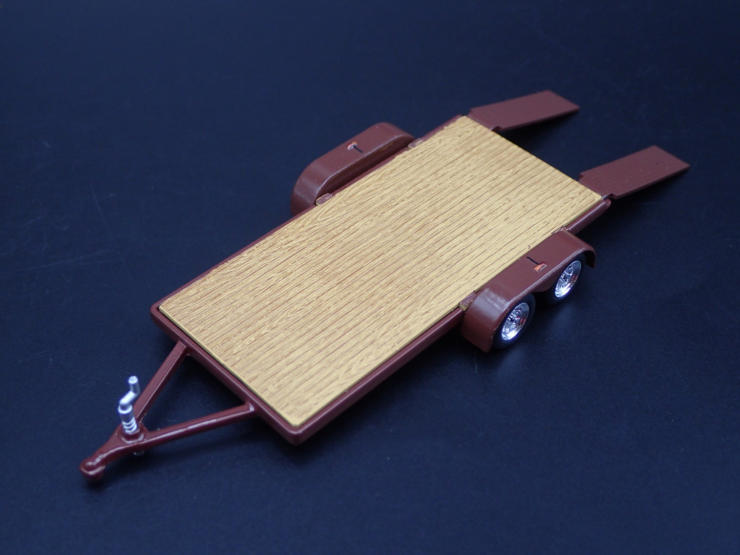 OPEN FLATBED CAR TRAILER w/ LOADING RAMPS BROWN 1:64 SCALE DIORAMA DIECAST MODE