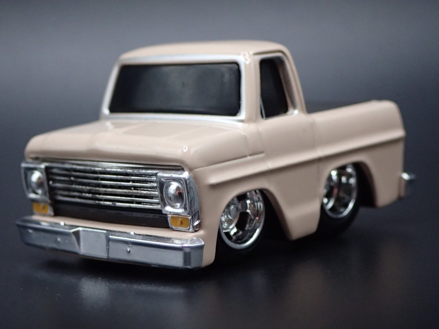 1968 68 FORD F100 PICKUP TRUCK CAR TUNED 1:64 SCALE DIORAMA DIECAST MODEL CAR