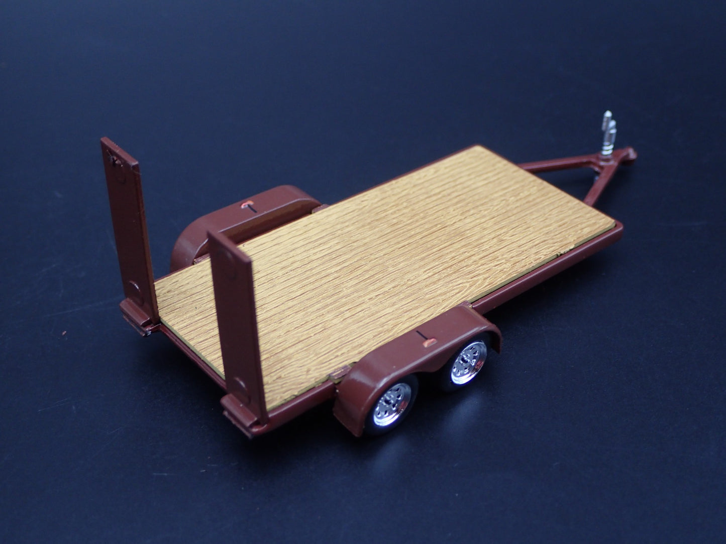 OPEN FLATBED CAR TRAILER w/ LOADING RAMPS BROWN 1:64 SCALE DIORAMA DIECAST MODE