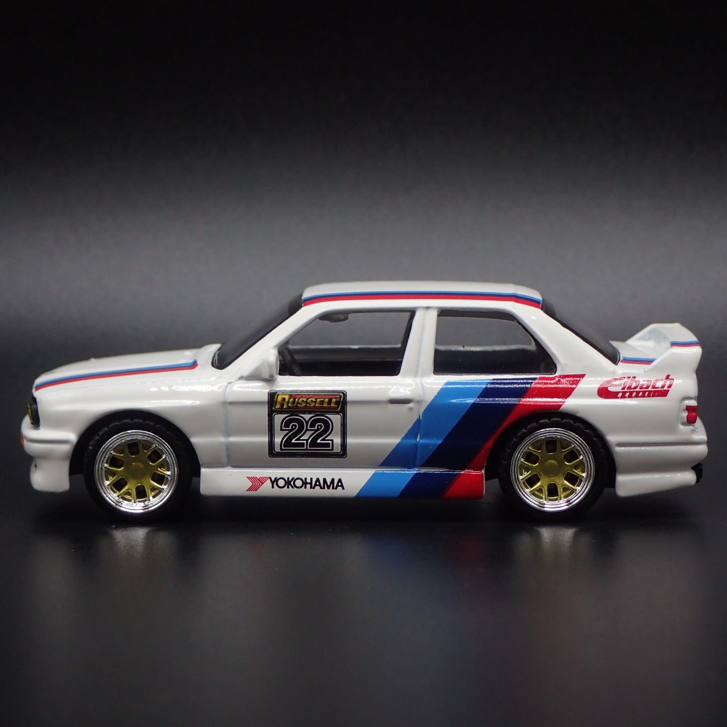 1986-1991 BMW M3 E30 WHITE 1:64 SCALE COLLECTIBLE DIORAMA DIECAST MODEL CAR