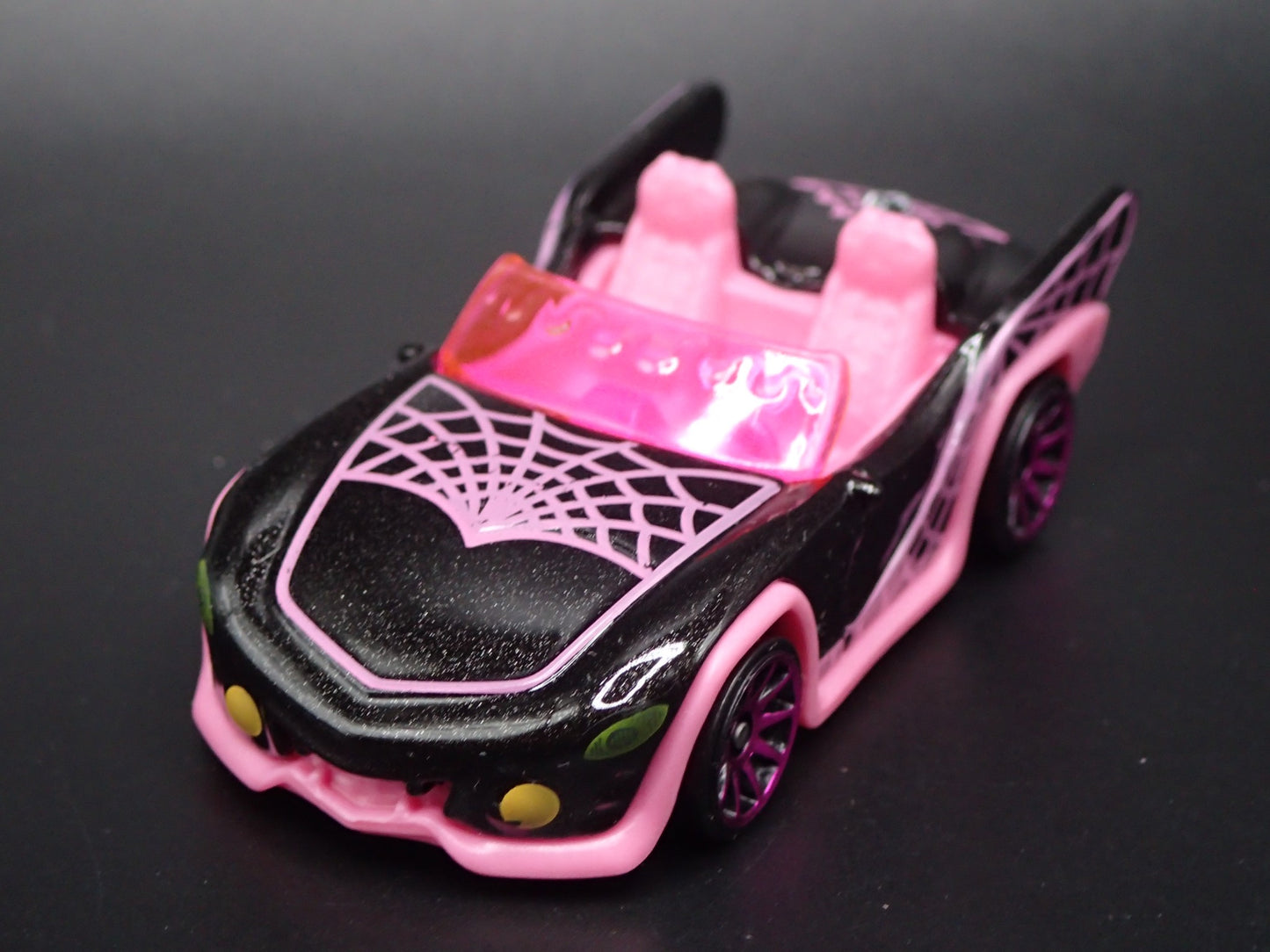 MONSTER HIGH GHOUL MOBILE CONVERTIBLE SPORTS CAR 1:64 HW SCALE DIECAST MODEL CAR