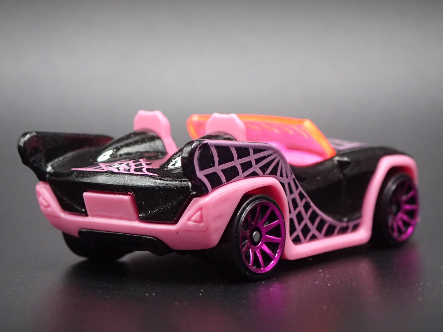 MONSTER HIGH GHOUL MOBILE CONVERTIBLE SPORTS CAR 1:64 HW SCALE DIECAST MODEL CAR
