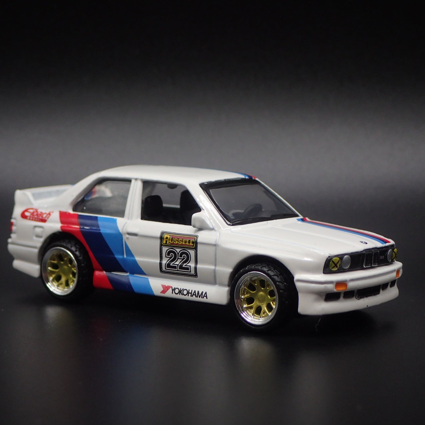1986-1991 BMW M3 E30 WHITE 1:64 SCALE COLLECTIBLE DIORAMA DIECAST MODEL CAR