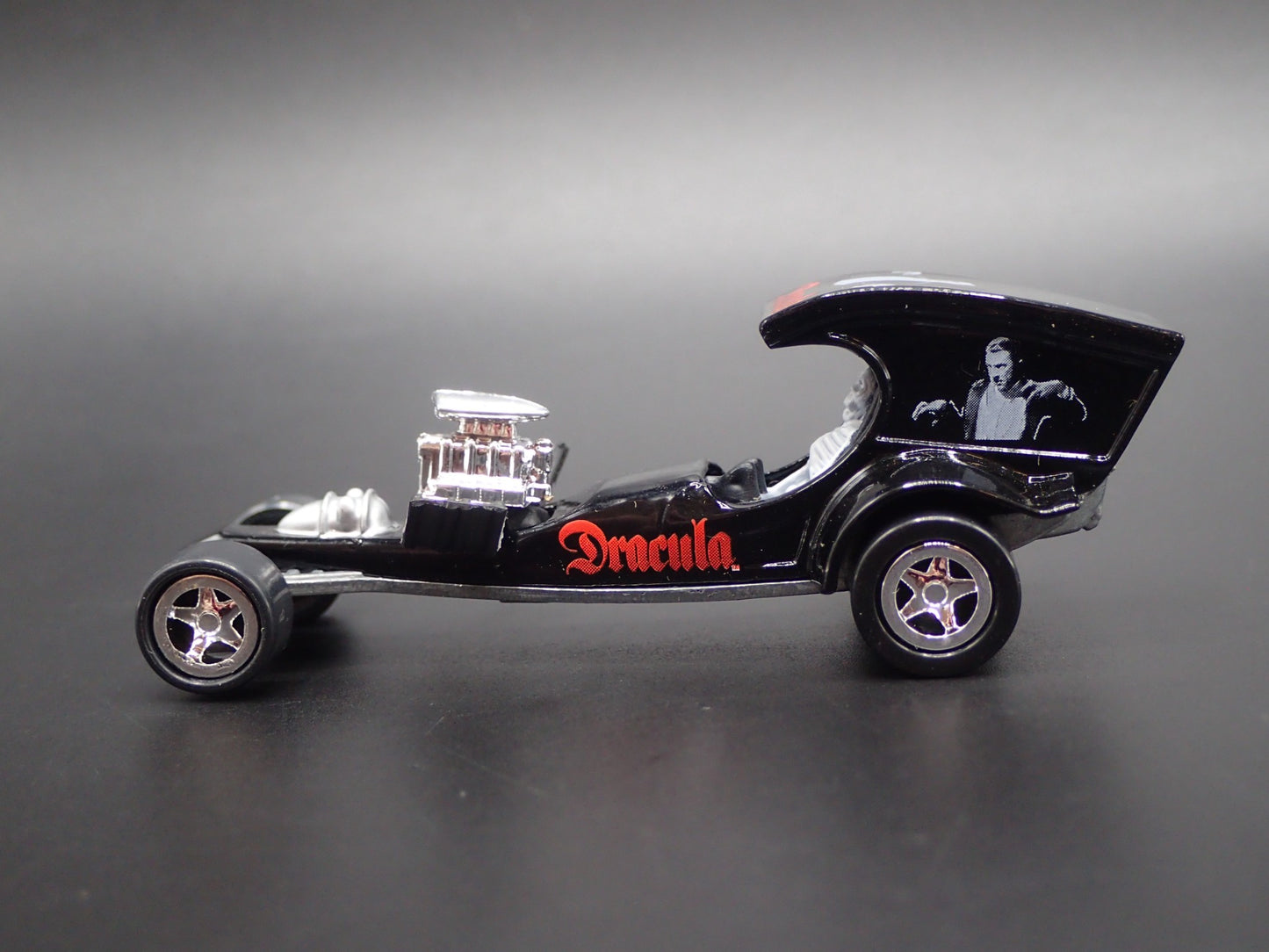 DRACULA NHRA DRAGSTER CUSTOM 1:64 SCALE COLLECTIBLE DIORAMA DIECAST MODEL CAR