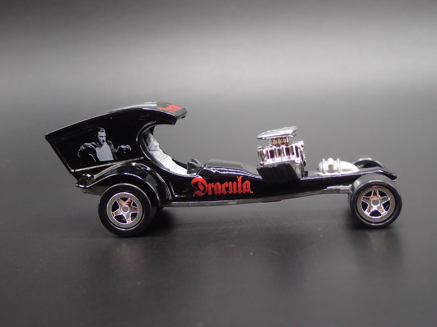 DRACULA NHRA DRAGSTER CUSTOM 1:64 SCALE COLLECTIBLE DIORAMA DIECAST MODEL CAR