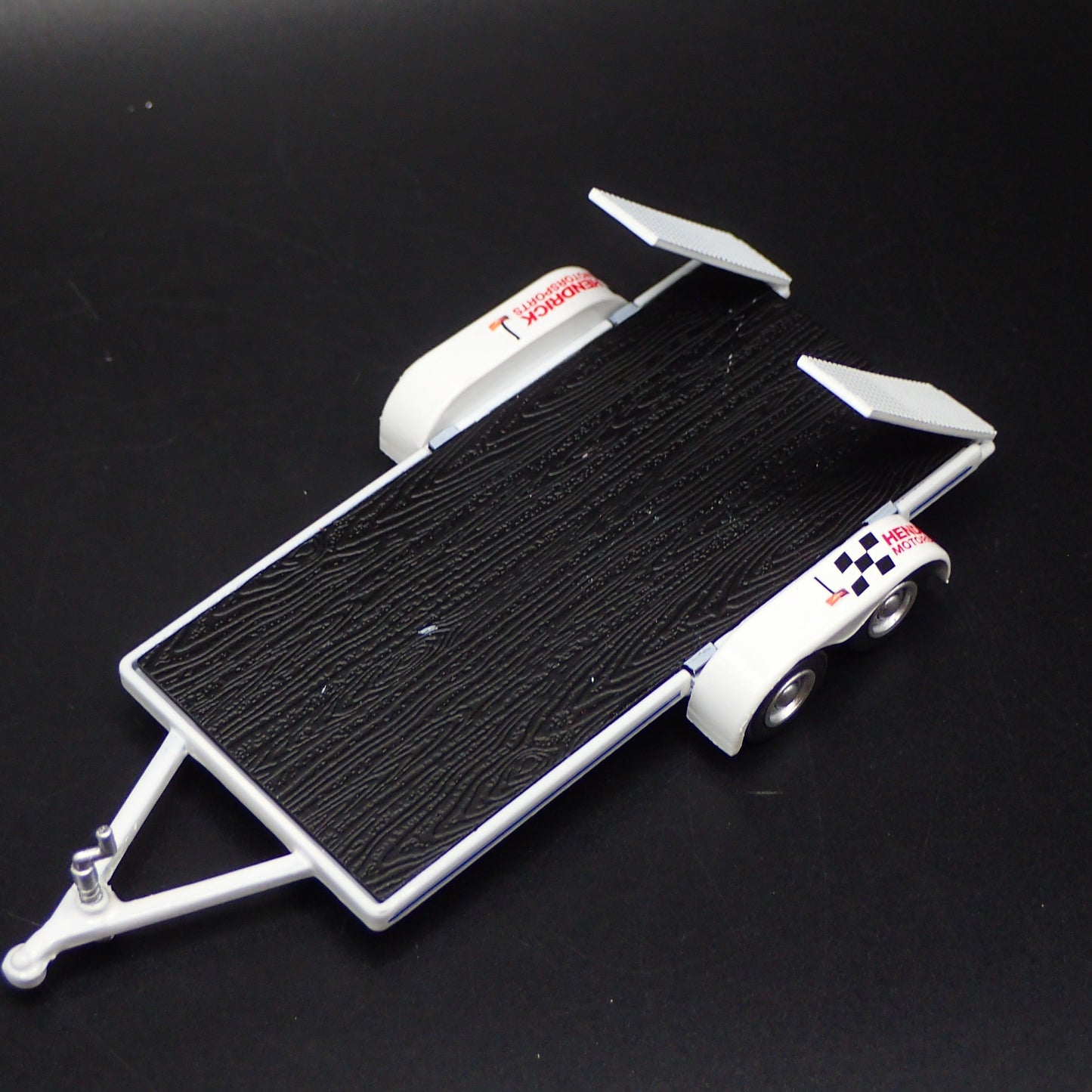 FLATBED CAR HAULER TRAILER  LOADING RAMPS HENDRICK 1:64 SCALE DIORAMA PROP MODEL