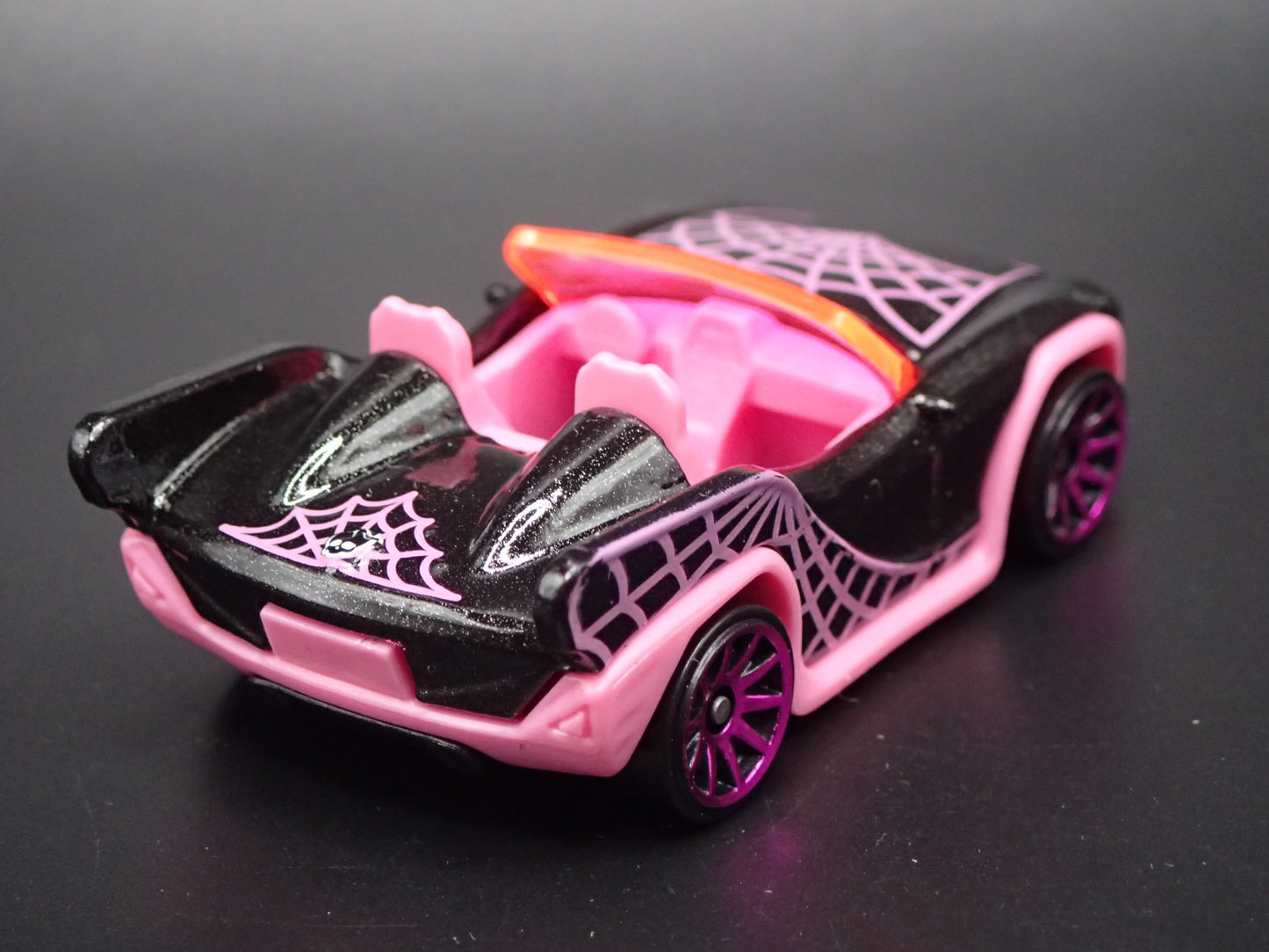 MONSTER HIGH GHOUL MOBILE CONVERTIBLE SPORTS CAR 1:64 HW SCALE DIECAST MODEL CAR