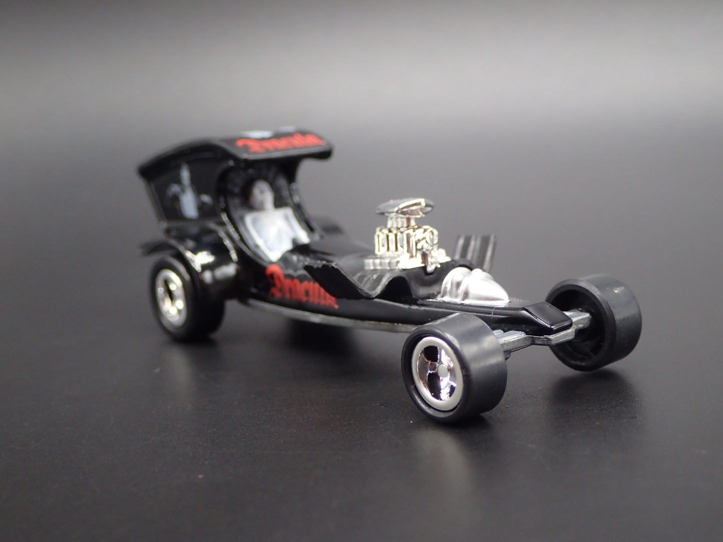 DRACULA NHRA DRAGSTER CUSTOM 1:64 SCALE COLLECTIBLE DIORAMA DIECAST MODEL CAR