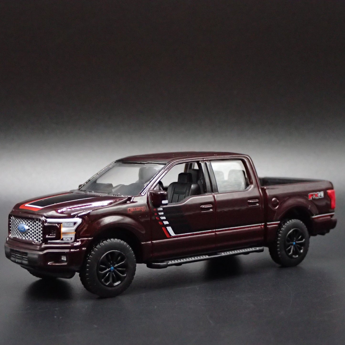 2015-2020 FORD F150 LARIAT PICKUP TRUCK 1:64 SCALE DIORAMA DIECAST MODEL CAR