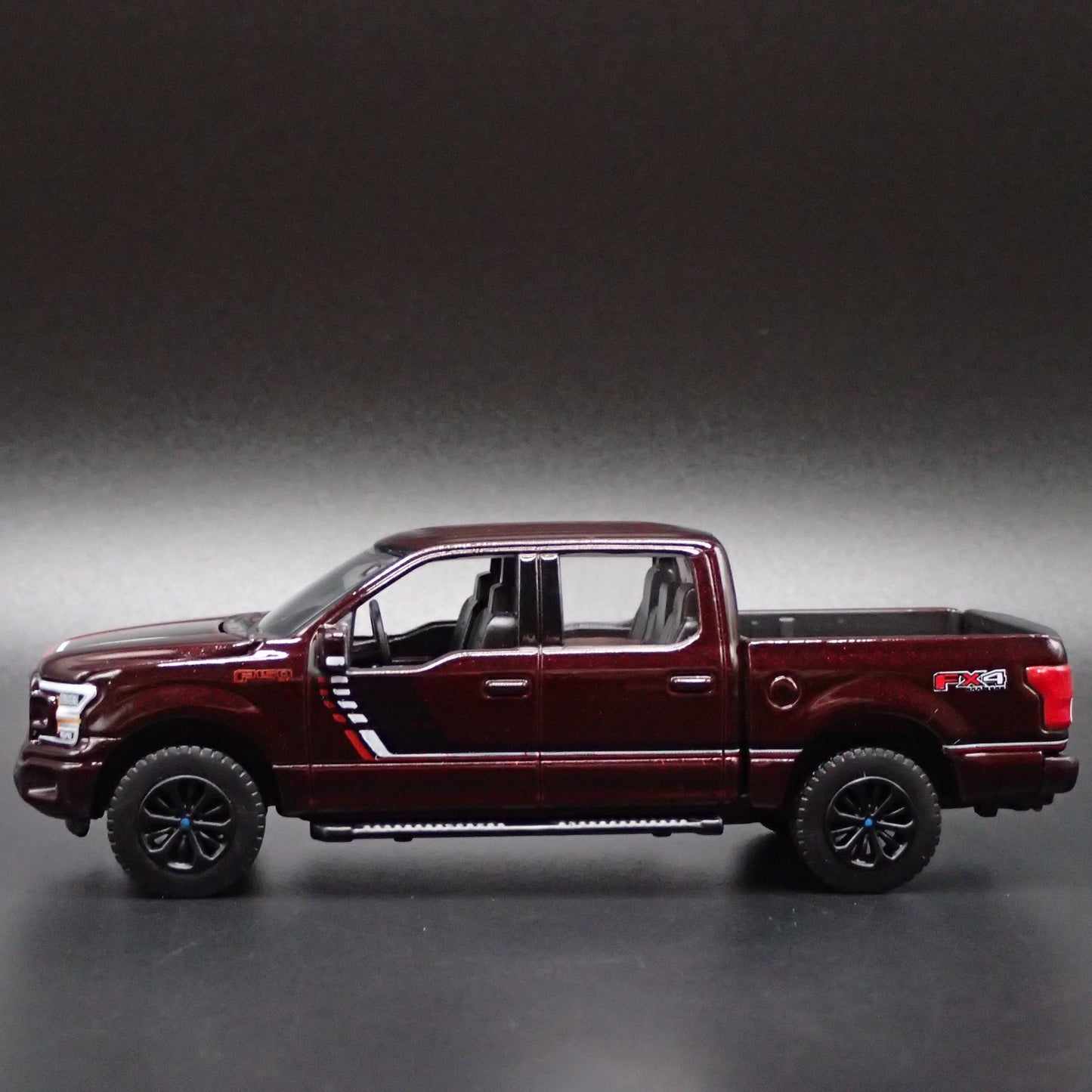 2015-2020 FORD F150 LARIAT PICKUP TRUCK 1:64 SCALE DIORAMA DIECAST MODEL CAR