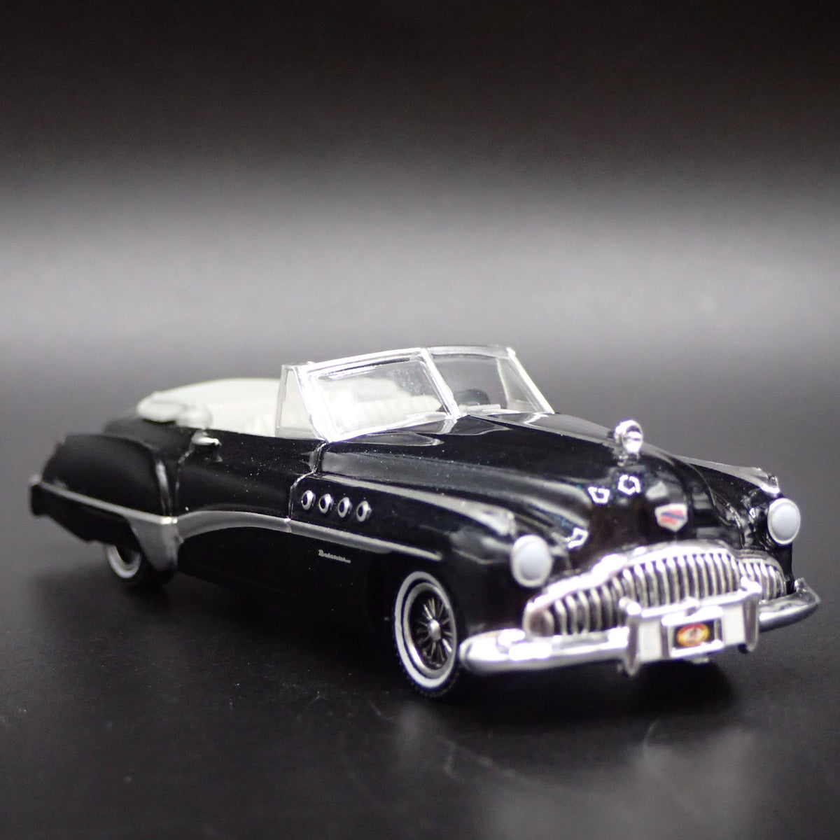 1949 49 BUICK ROADMASTER CONVERTIBLE 1/64 SCALE COLLECTIBLE DIORAMA MODEL CAR-Burning Rubber Toy Company