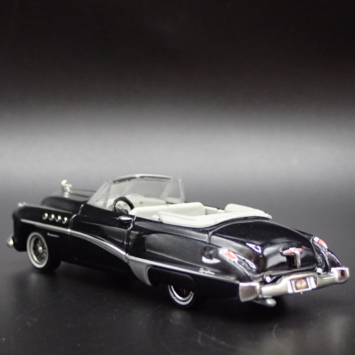 1949 49 BUICK ROADMASTER CONVERTIBLE 1/64 SCALE COLLECTIBLE DIORAMA MODEL CAR-Burning Rubber Toy Company