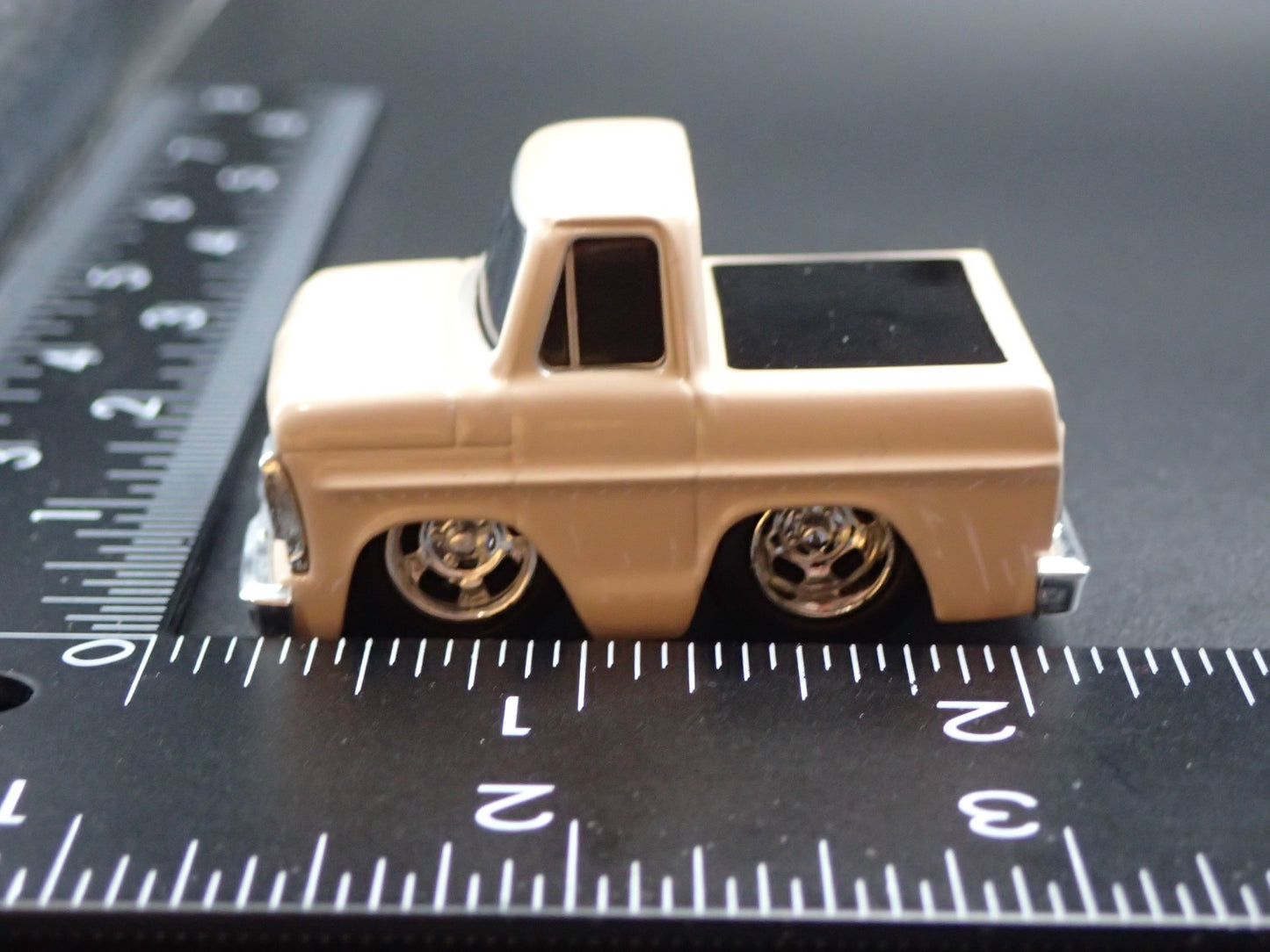 1968 68 FORD F100 PICKUP TRUCK CAR TUNED 1:64 SCALE DIORAMA DIECAST MODEL CAR