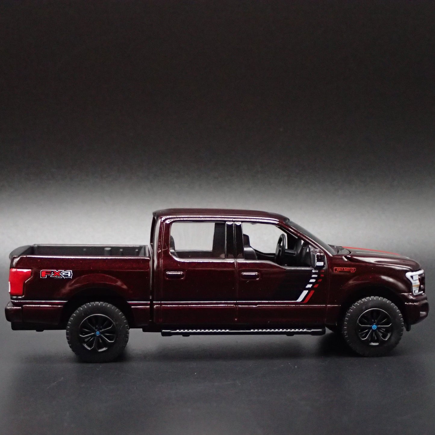 2015-2020 FORD F150 LARIAT PICKUP TRUCK 1:64 SCALE DIORAMA DIECAST MODEL CAR