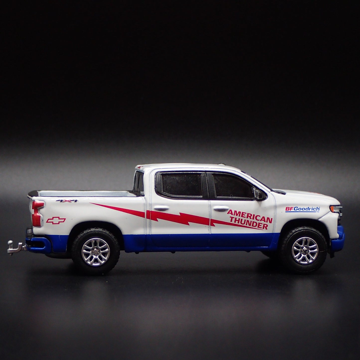 2023 23 CHEVY CHEVROLET SILVERADO 1500 TRUCK HITCH 1/64 SCALE DIECAST MODEL CAR