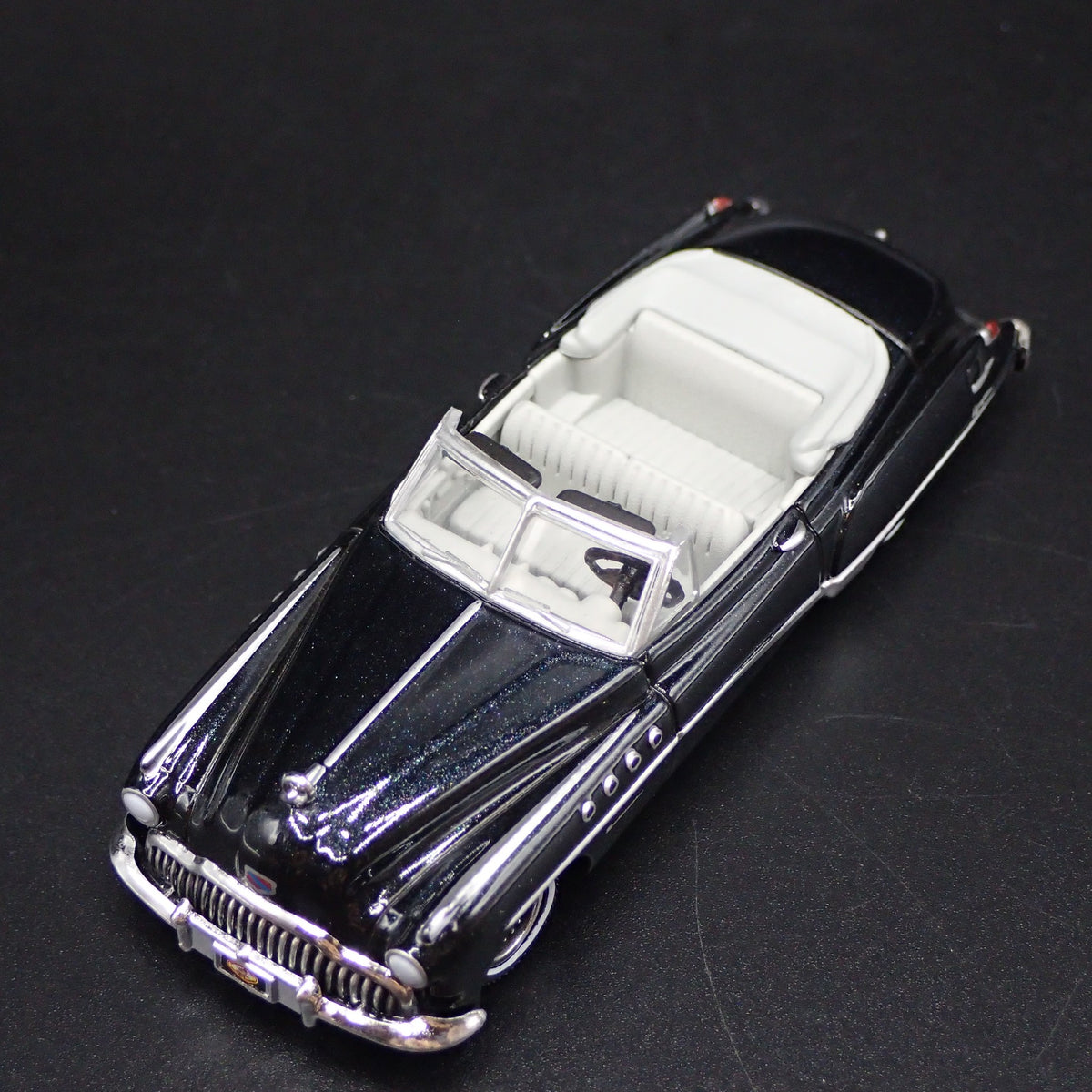 1949 49 BUICK ROADMASTER CONVERTIBLE 1/64 SCALE COLLECTIBLE DIORAMA MODEL CAR-Burning Rubber Toy Company