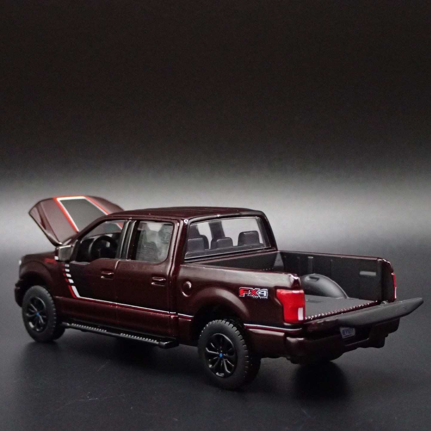 2015-2020 FORD F150 LARIAT PICKUP TRUCK 1:64 SCALE DIORAMA DIECAST MODEL CAR