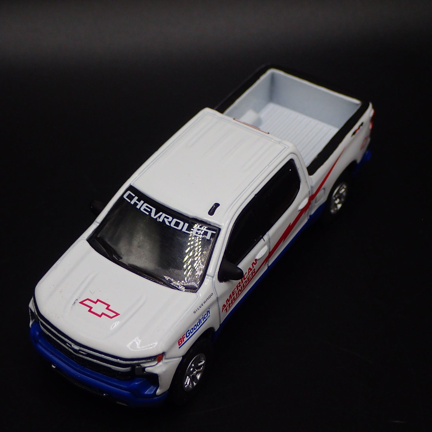 2023 23 CHEVY CHEVROLET SILVERADO 1500 TRUCK HITCH 1/64 SCALE DIECAST MODEL CAR