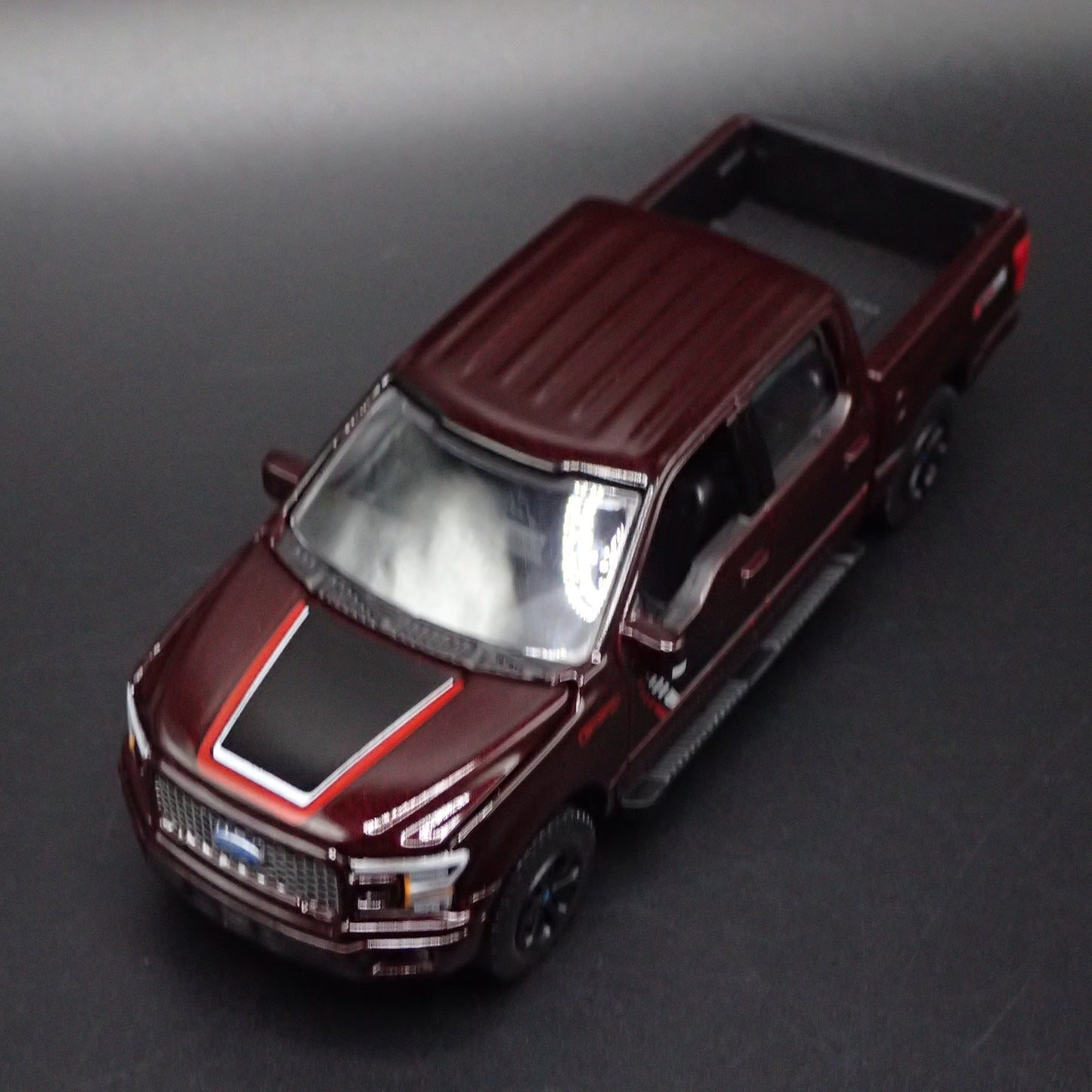 2015-2020 FORD F150 LARIAT PICKUP TRUCK 1:64 SCALE DIORAMA DIECAST MODEL CAR