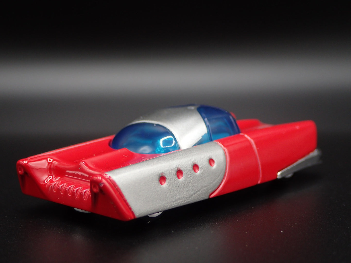 MATTEL DREAM MOBILE RETRO 60'S FUTURE CAR  1:64 SCALE DIORAMA DIECAST MODEL CAR