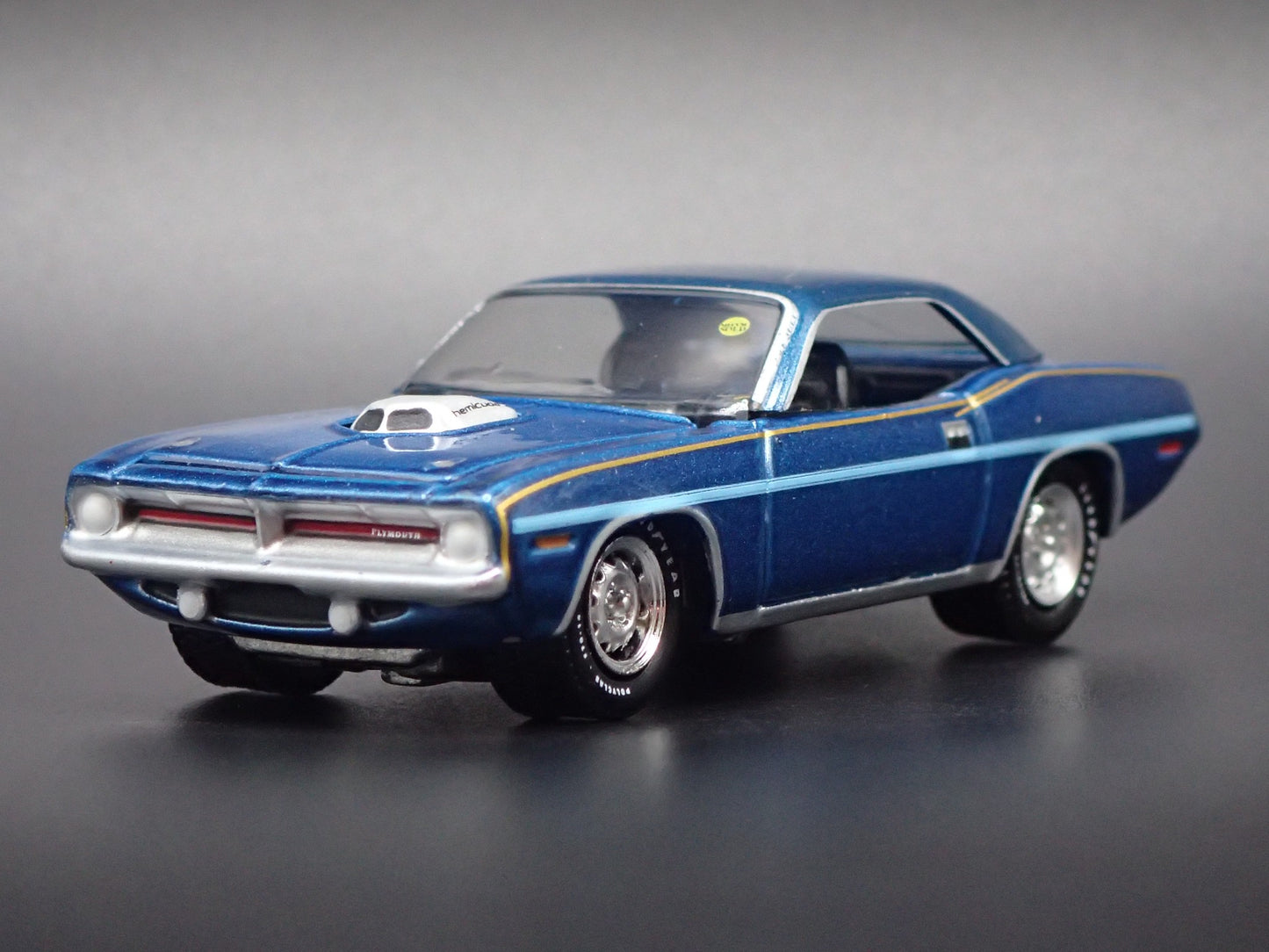 1970 70 PLYMOUTH CUDA BLUE 1:64 SCALE COLLECTIBLE DIORAMA DIECAST MODEL CAR
