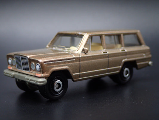 1963-1982 JEEP WAGONEER w/ TOW HITCH GOLD 1:64 SCALE DIORAMA DIECAST MODEL CAR