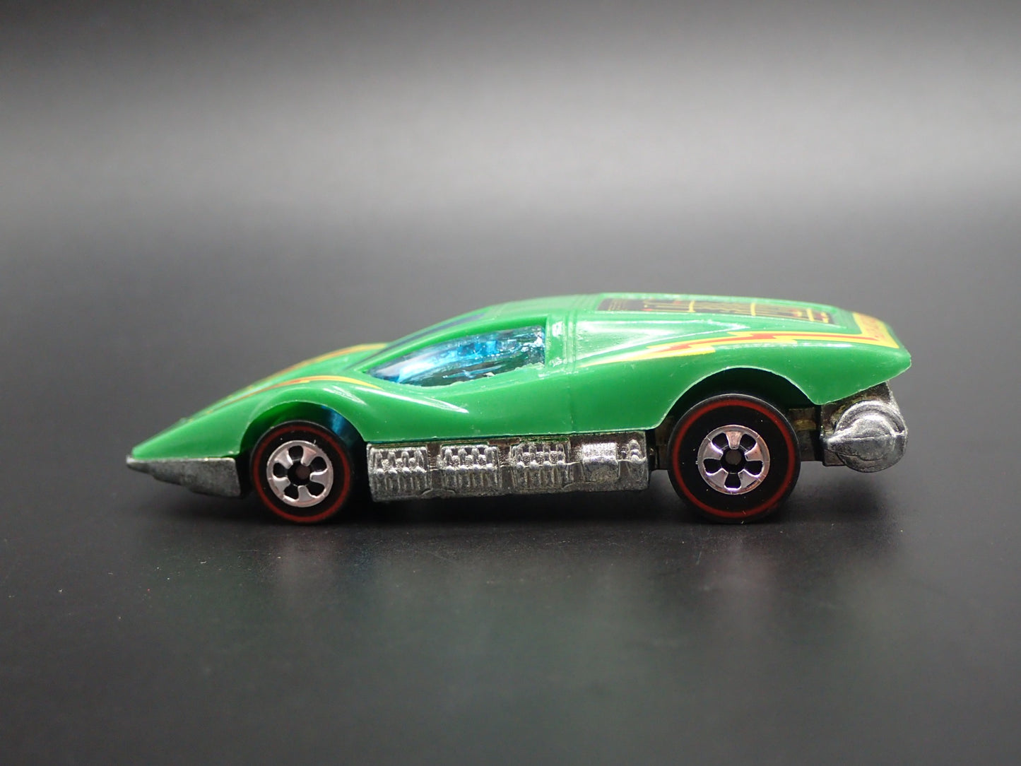 LARGE CHARGE HOT WHEELS ORGINAL GREEN 1:64 SCALE DIORAMA DIECAST MODEL CAR