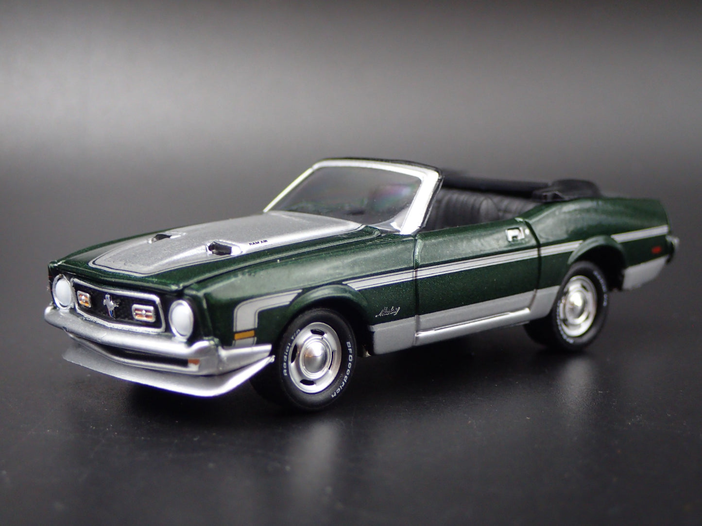 1972 72 FORD MUSTANG CONVERTIBLE GREEN RARE 1/64 SCALE DIORAMA DIECAST MODEL CAR