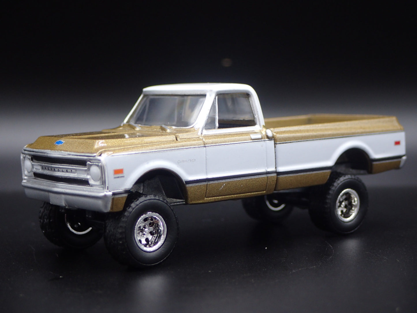 1969 69 CHEVY CHEVROLET K10 4X4 PICKUP TRUCK GOLD 1:64 SCALE DIECAST MODEL CAR