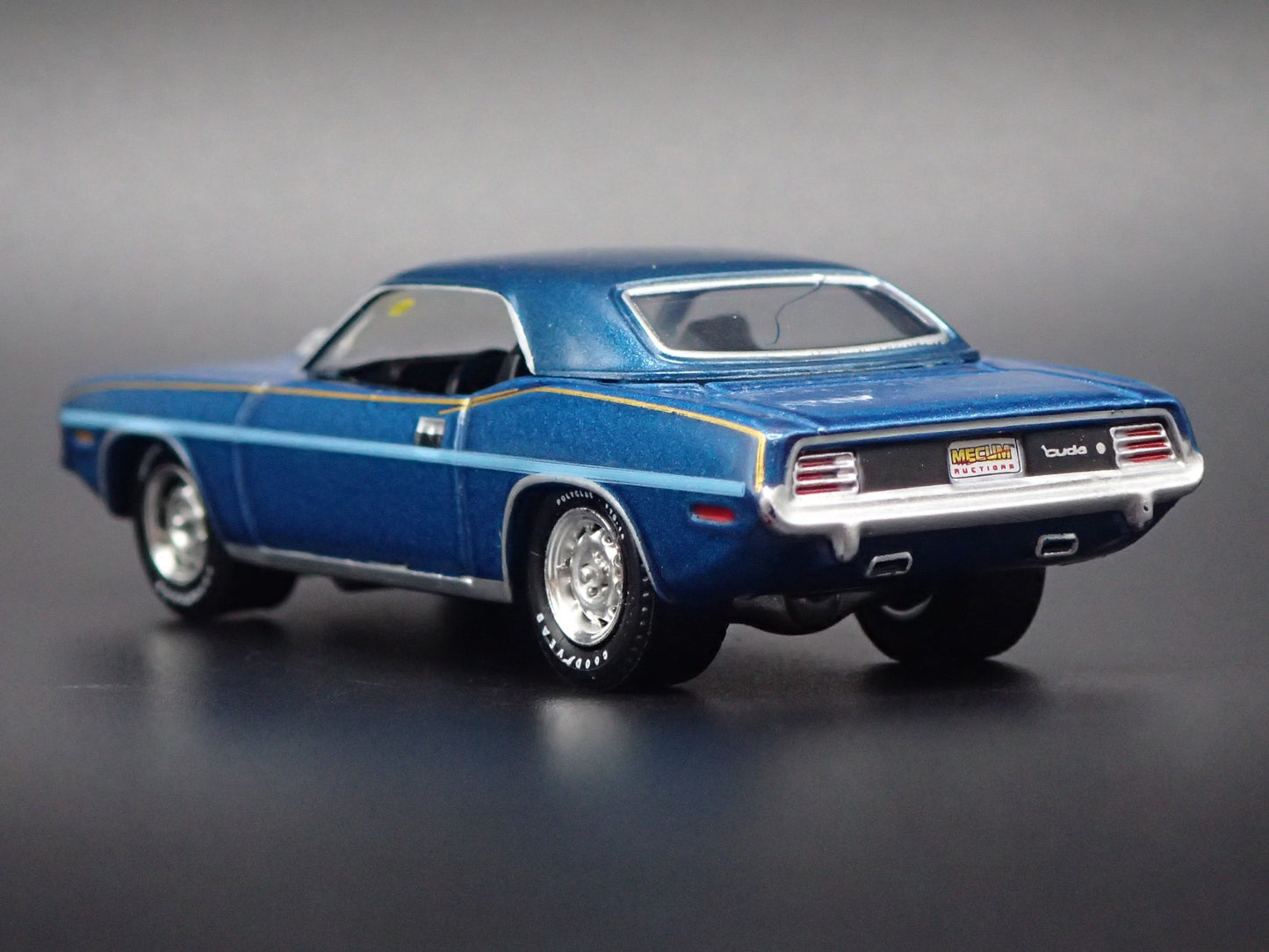 1970 70 PLYMOUTH CUDA BLUE 1:64 SCALE COLLECTIBLE DIORAMA DIECAST MODEL CAR