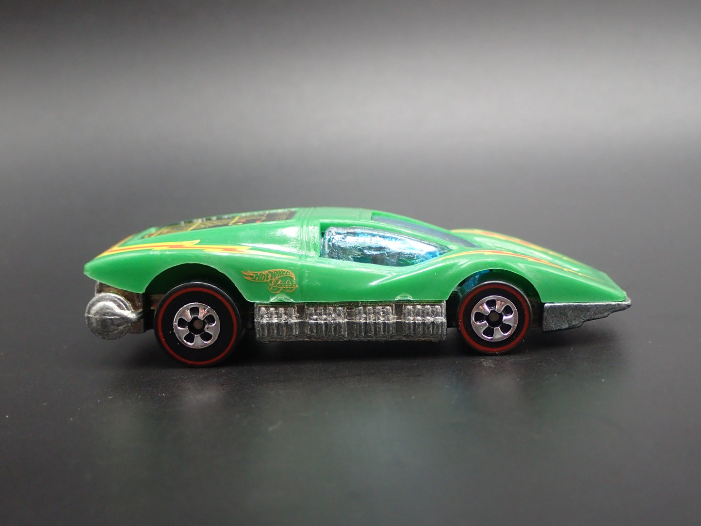 LARGE CHARGE HOT WHEELS ORGINAL GREEN 1:64 SCALE DIORAMA DIECAST MODEL CAR