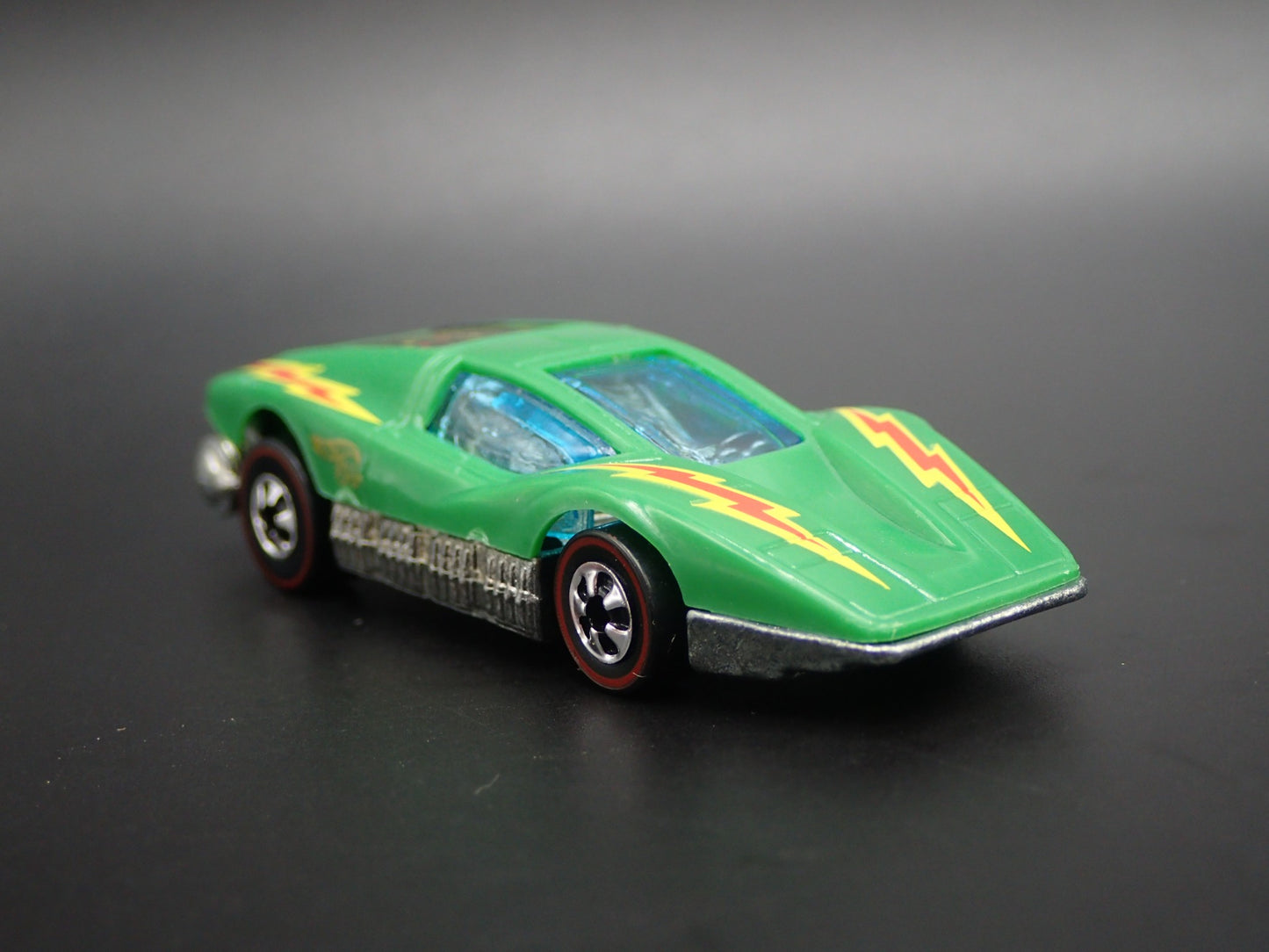 LARGE CHARGE HOT WHEELS ORGINAL GREEN 1:64 SCALE DIORAMA DIECAST MODEL CAR