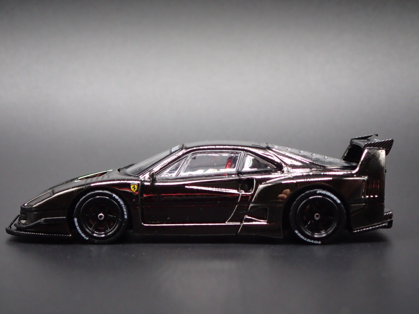 FERRARI F40 LBWK SUPER CAR 1:64 SCALE COLLECTIBLE DIORAMA DIECAST MODEL CAR