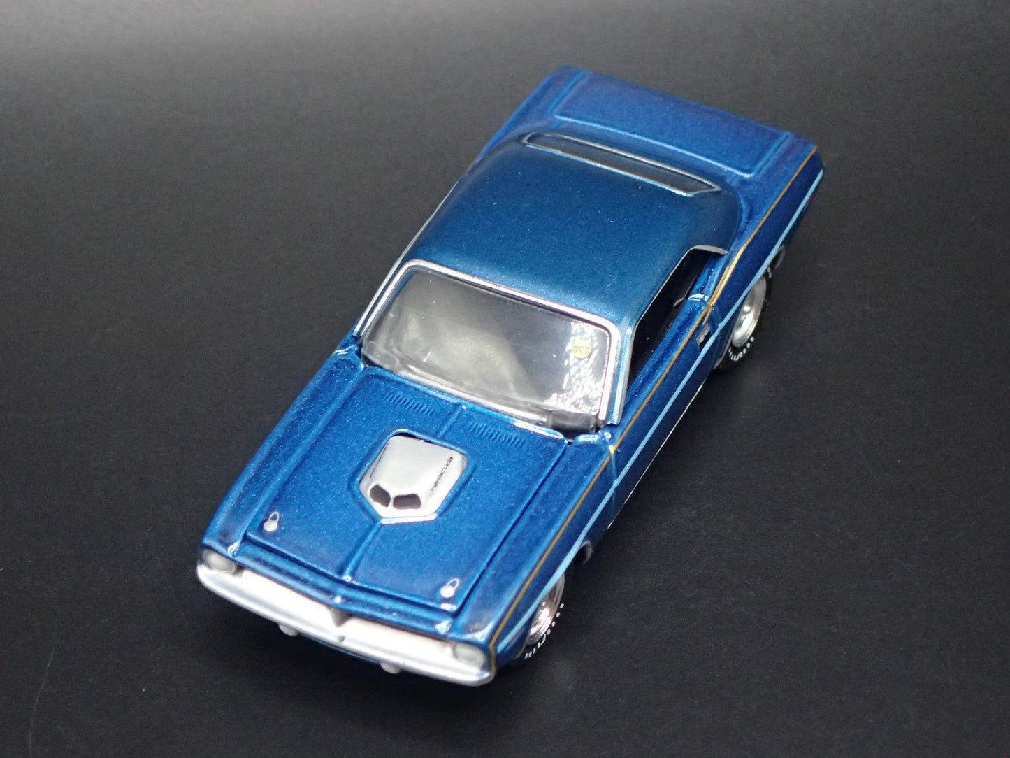 1970 70 PLYMOUTH CUDA BLUE 1:64 SCALE COLLECTIBLE DIORAMA DIECAST MODEL CAR