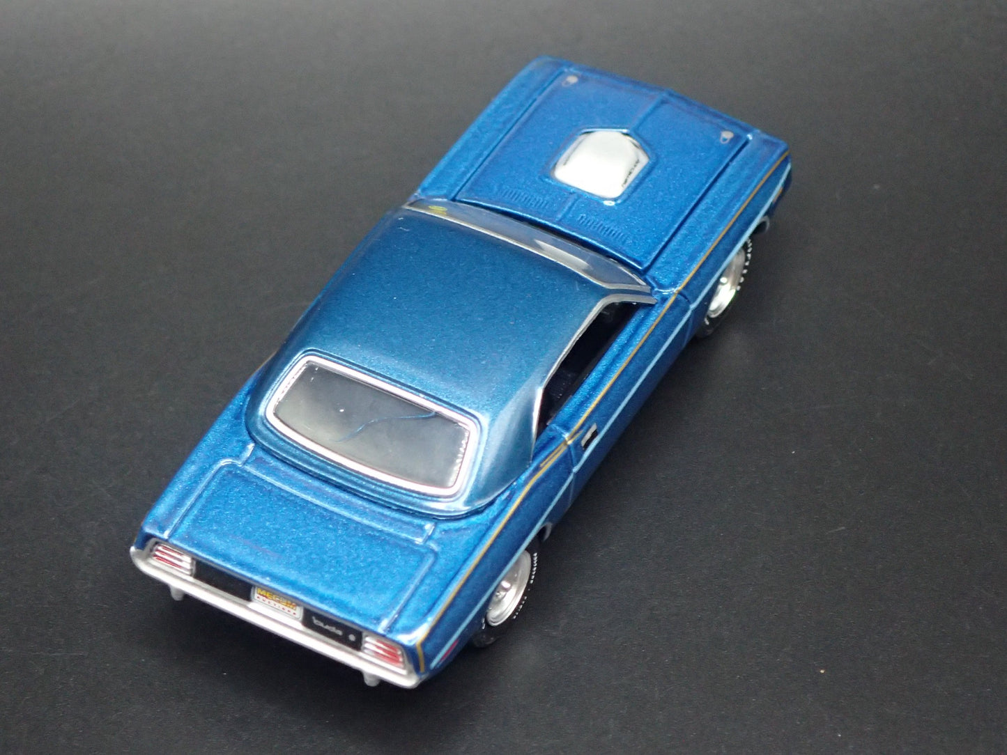 1970 70 PLYMOUTH CUDA BLUE 1:64 SCALE COLLECTIBLE DIORAMA DIECAST MODEL CAR