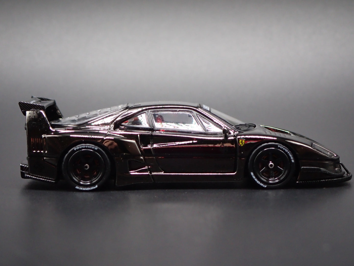 FERRARI F40 LBWK SUPER CAR 1:64 SCALE COLLECTIBLE DIORAMA DIECAST MODEL CAR