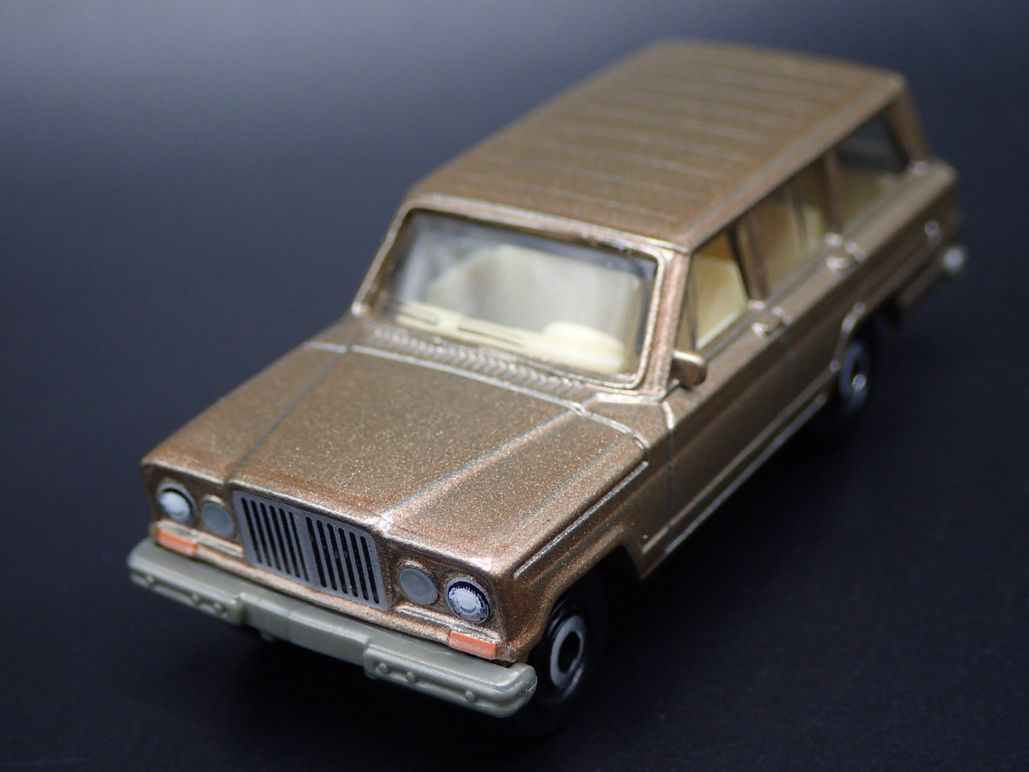 1963-1982 JEEP WAGONEER w/ TOW HITCH GOLD 1:64 SCALE DIORAMA DIECAST MODEL CAR