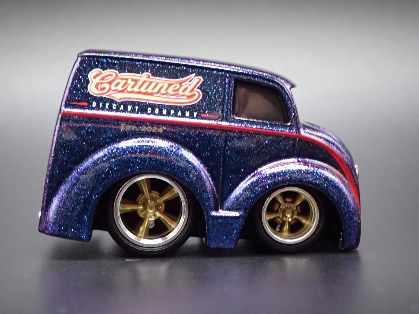 1937 - 1986 DIVCO TRUCK CAR TUNED BLUE 1:64 SCALE DIORAMA DIECAST MODEL CAR