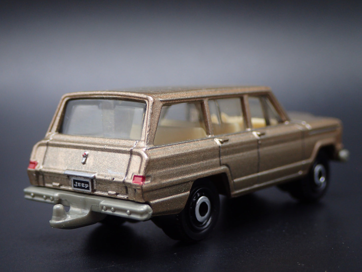 1963-1982 JEEP WAGONEER w/ TOW HITCH GOLD 1:64 SCALE DIORAMA DIECAST MODEL CAR