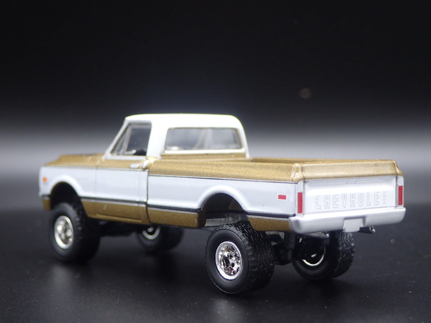1969 69 CHEVY CHEVROLET K10 4X4 PICKUP TRUCK GOLD 1:64 SCALE DIECAST MODEL CAR